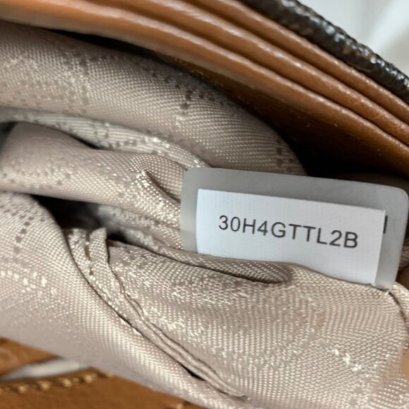 MICHAEL KORS  Logo Foldover Crossbody Shoulder Bag + Tassel/Strap + Dustbag EUC - Picture 9 of 13